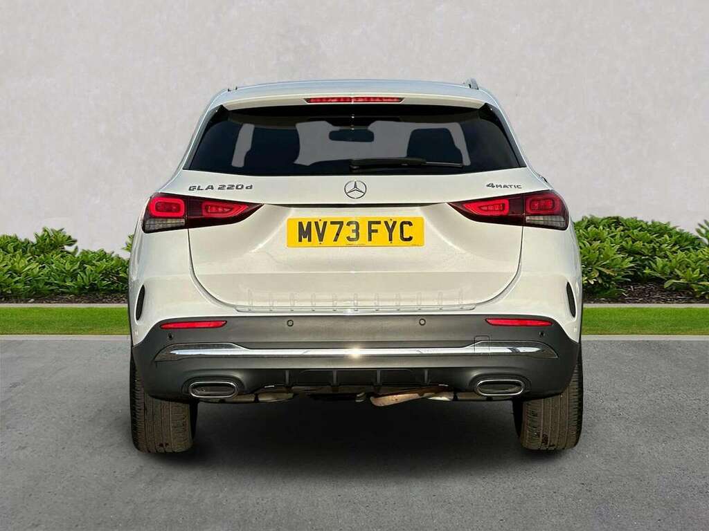 Mercedes-Benz GLA Class Gla 220D 4Matic Amg Line Executive White #3