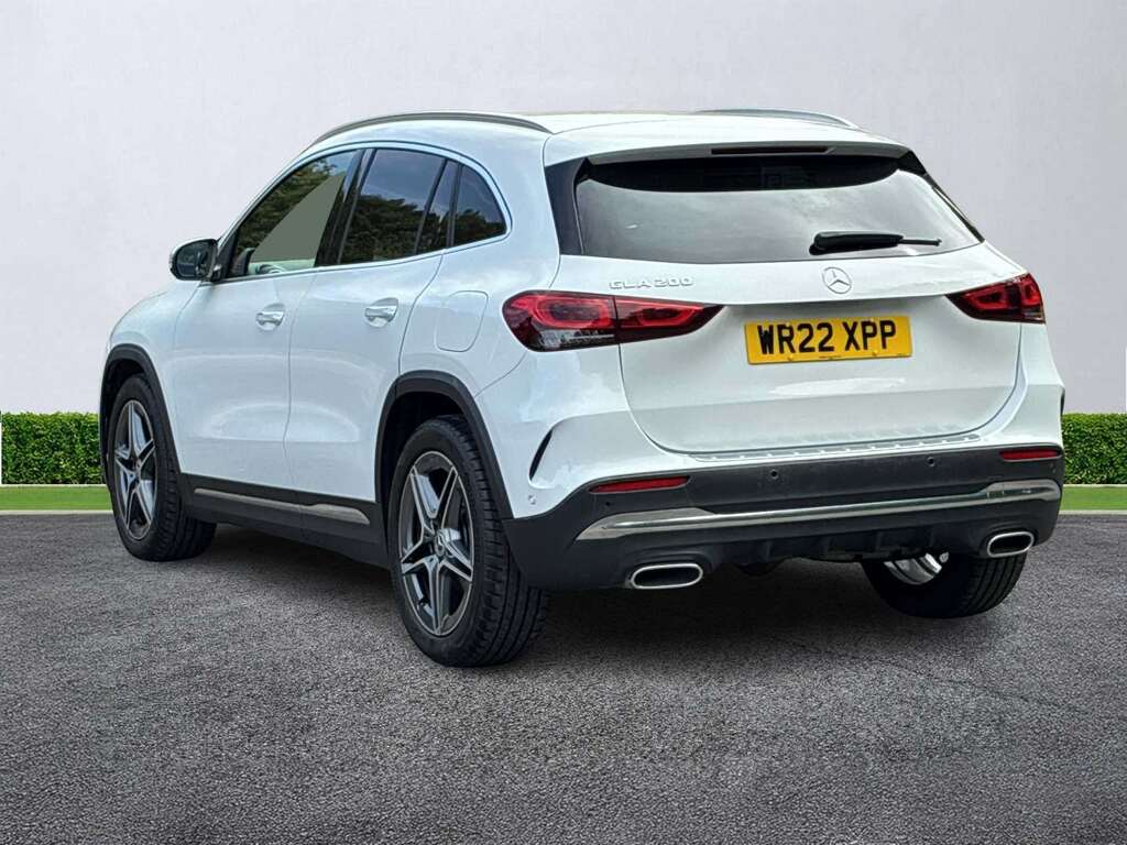 Mercedes-Benz GLA Class Gla 200 Amg Line Premium White #2