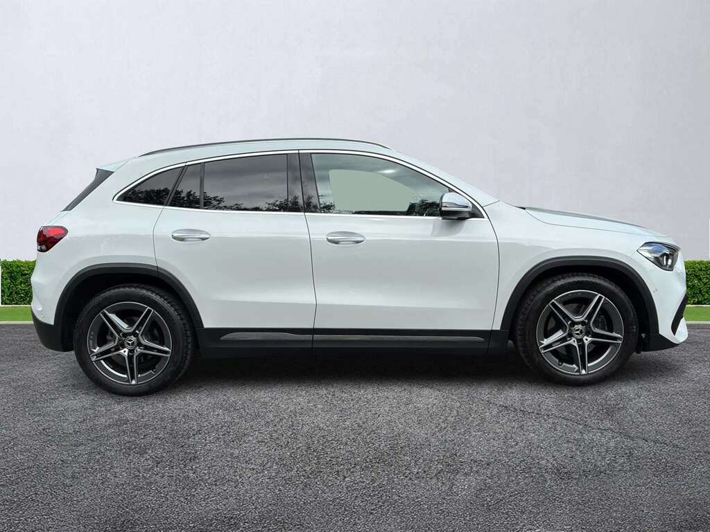 Mercedes-Benz GLA Class Gla 200 Amg Line Premium White #3