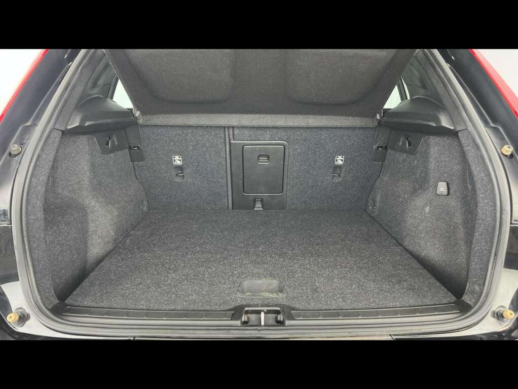 Volvo XC40 1.5 T3 163 Momentum Black #6