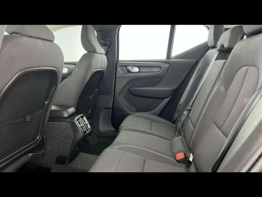 Volvo XC40 2.0 B4p R Design 7 Speed Black #8