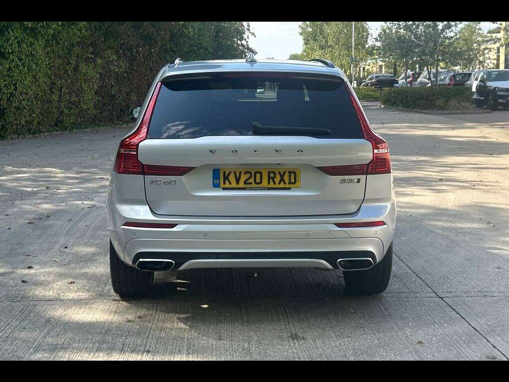 Volvo XC60 2.0 B5p 250 R Design Pro Awd Geartronic Silver #4