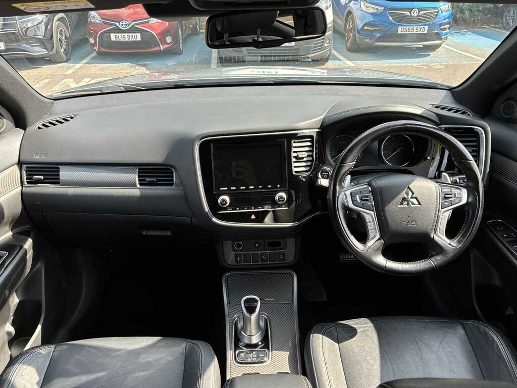 Mitsubishi Outlander 2.4 Phev Reflex Commercial White #8