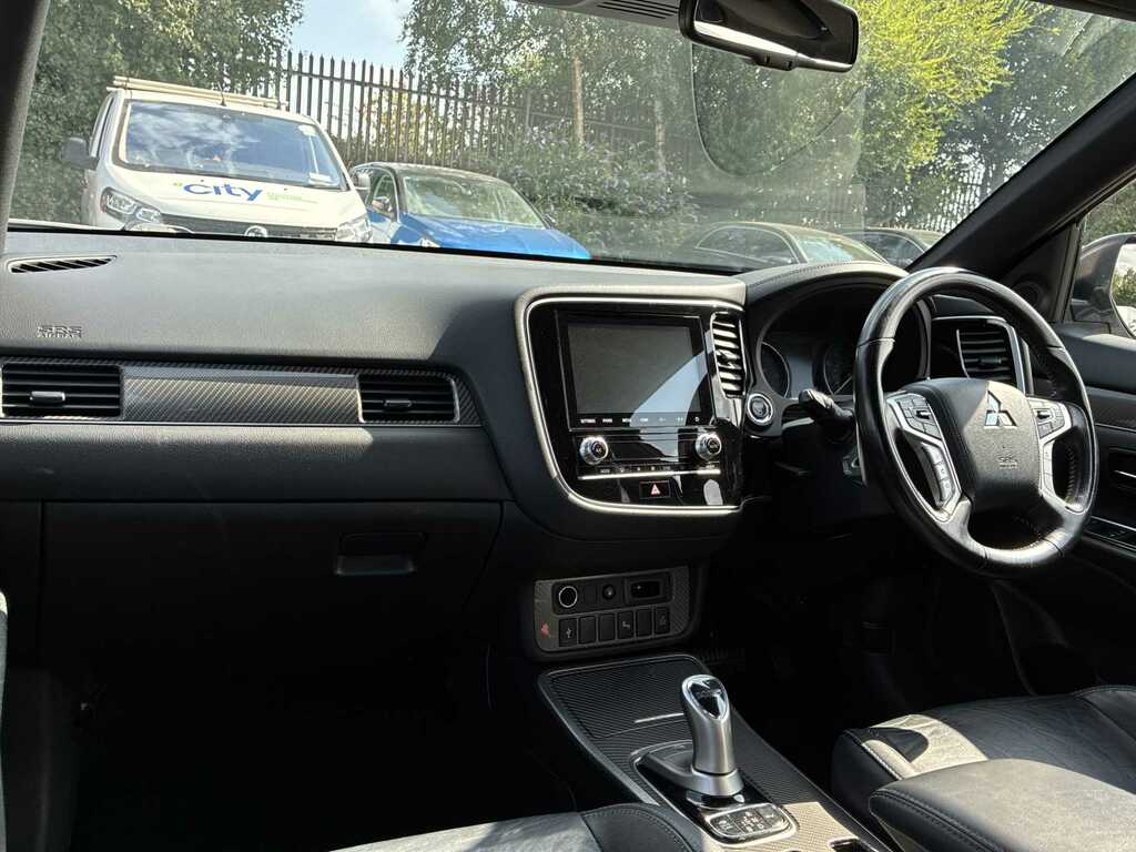 Mitsubishi Outlander 2.4 Phev Reflex Commercial White #7