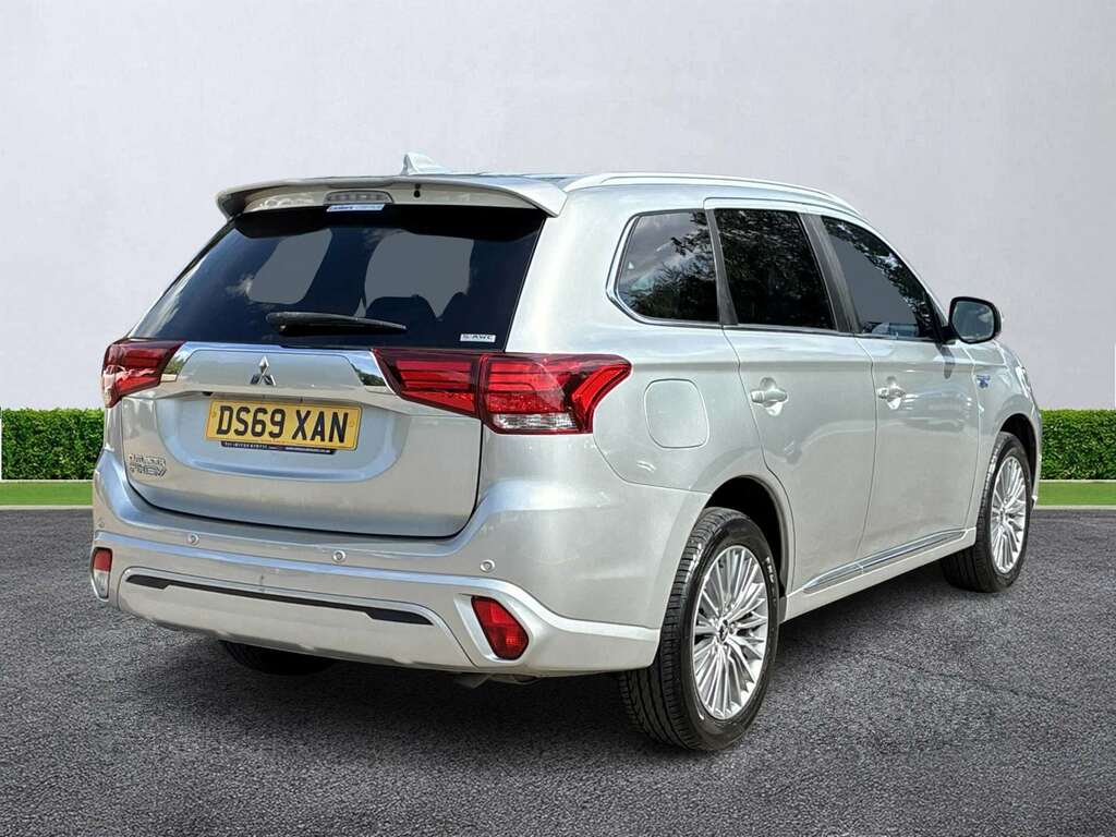 Mitsubishi Outlander 2.4 Phev Reflex Commercial White #17