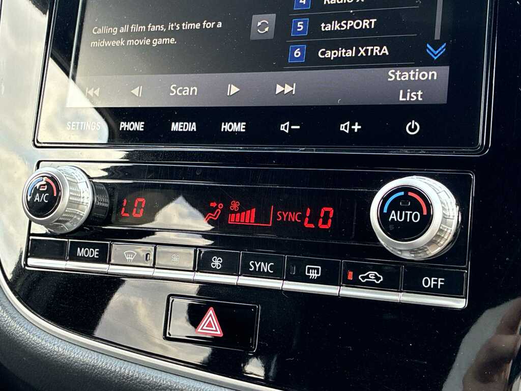 Mitsubishi Outlander 2.4 Phev Reflex Commercial White #11
