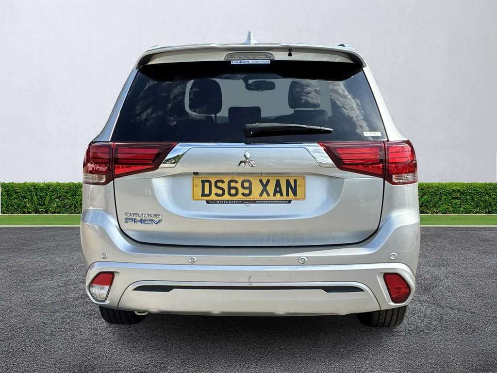 Mitsubishi Outlander 2.4 Phev Dynamic Safety Silver #4