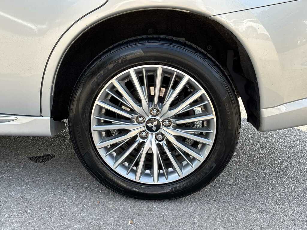 Mitsubishi Outlander 2.4 Phev Dynamic Safety Silver #6