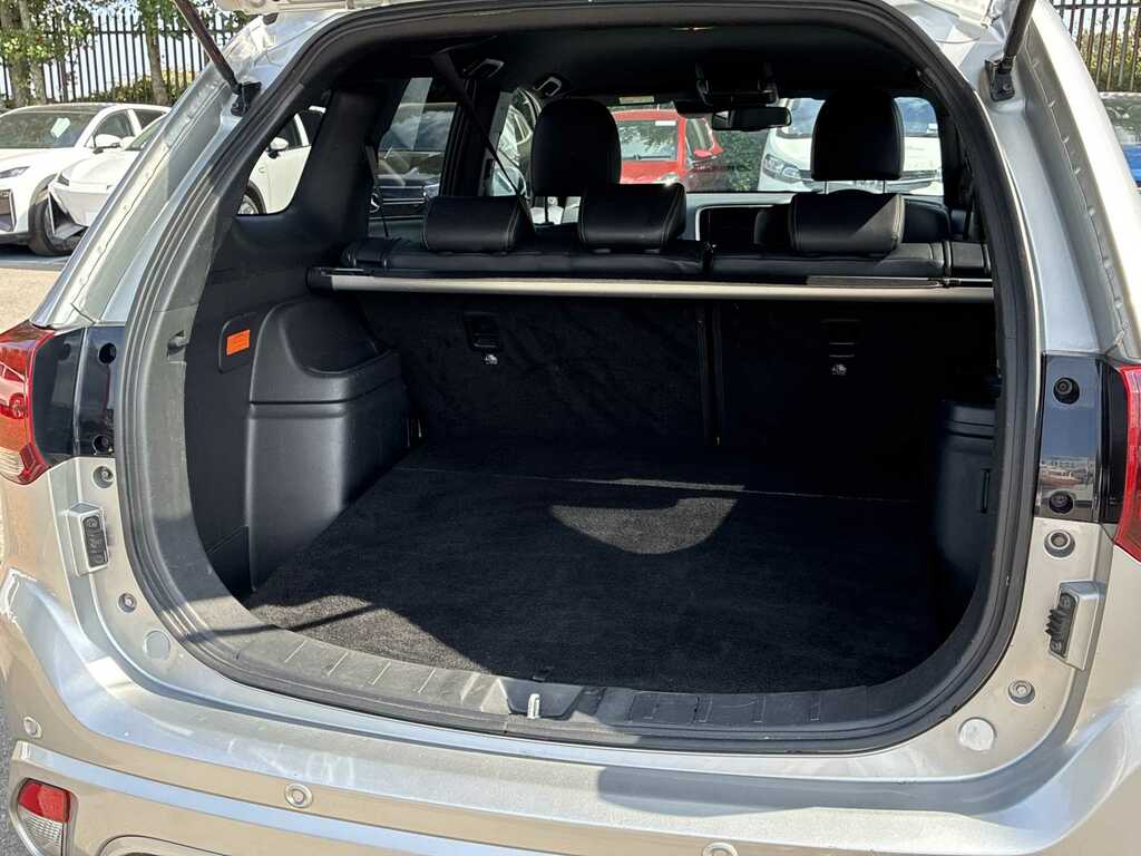 Mitsubishi Outlander 2.4 Phev Reflex Commercial White #16