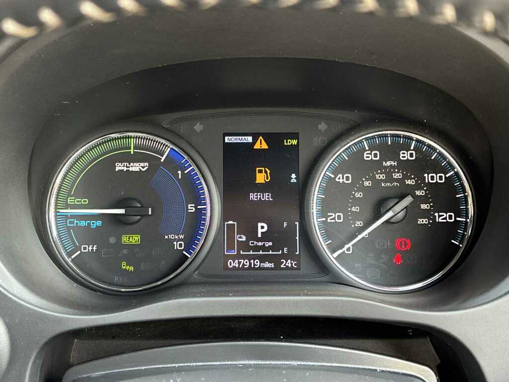 Mitsubishi Outlander 2.4 Phev Reflex Commercial White #9