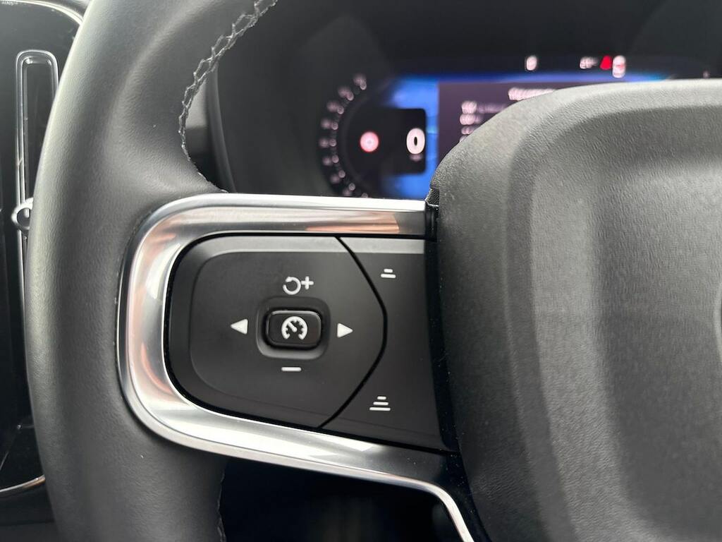 Volvo XC40 2.0 B3p Plus Dark Estate Grey #25