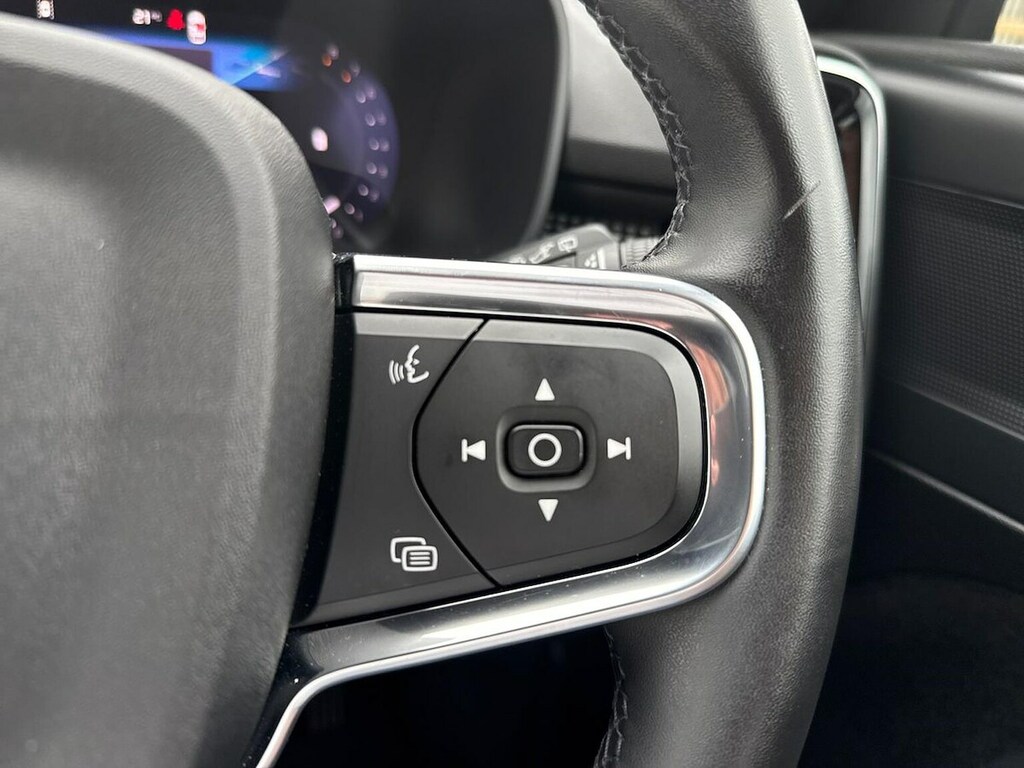 Volvo XC40 2.0 B3p Plus Dark Estate Grey #24
