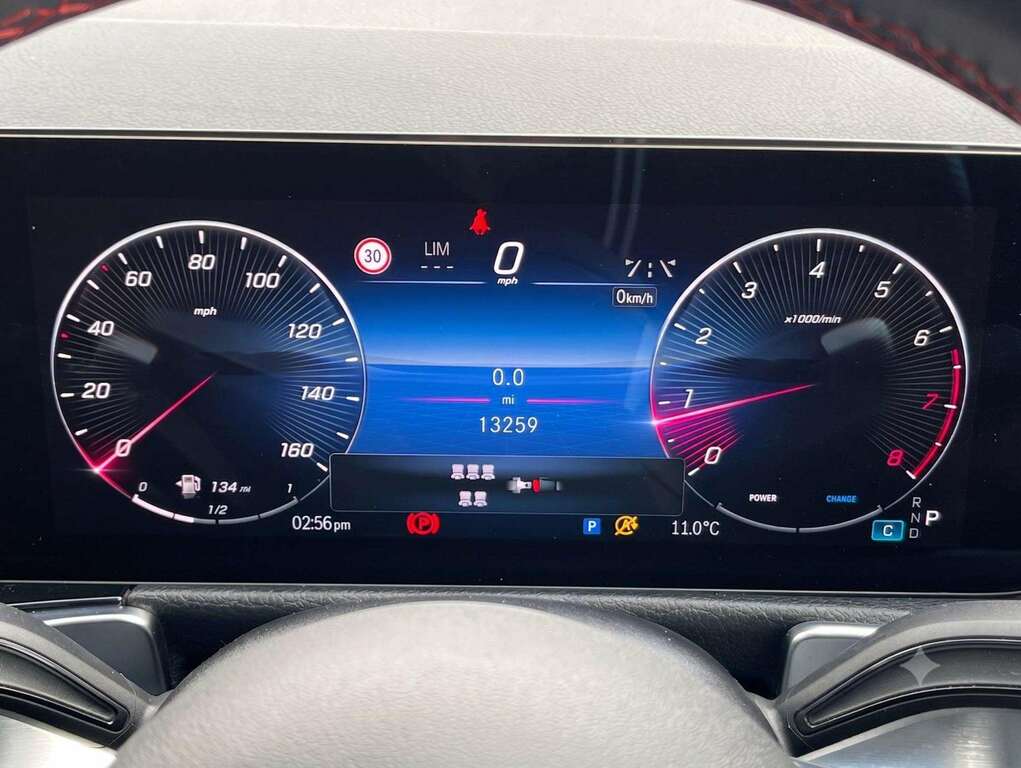 Mercedes-Benz GLB Class Glb 220D 4Matic Amg Line Executive 8G-tronic #10