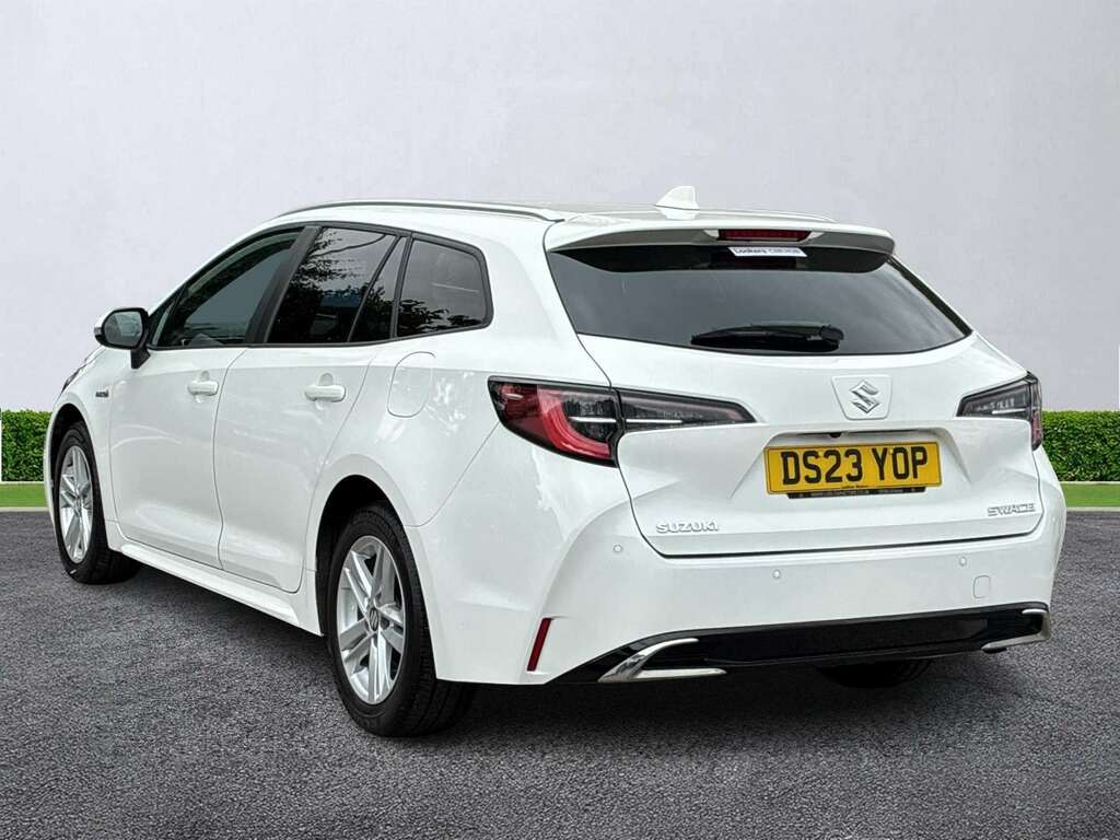 Suzuki Swace 1.8 Hybrid Ultra Cvt White #2
