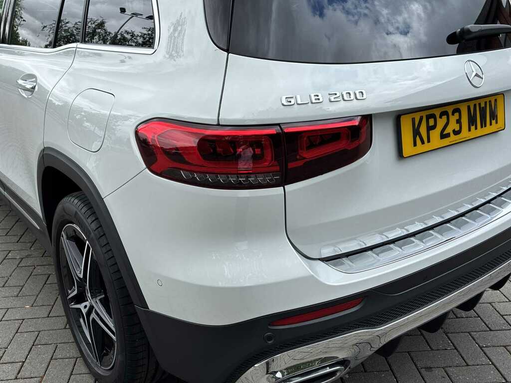 Mercedes-Benz GLB Class Glb 200 Amg Line Premium Night Edition A White #35