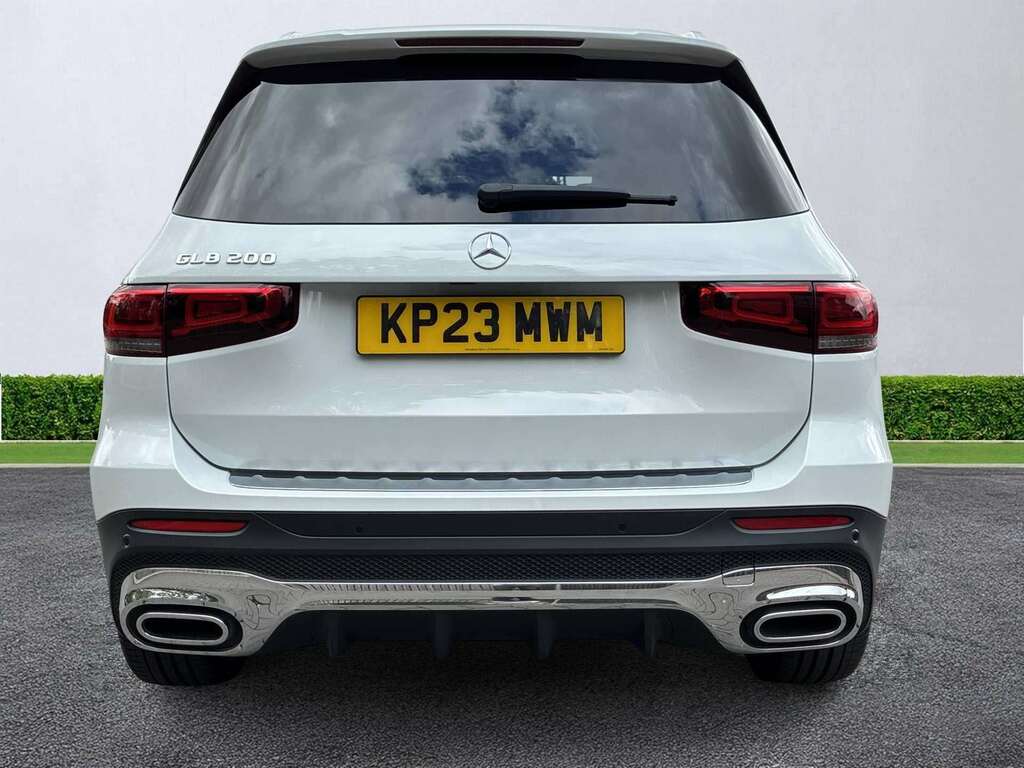 Mercedes-Benz GLB Class Glb 200 Amg Line Premium 7G-tronic White #4