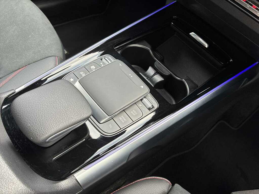 Mercedes-Benz GLB Class Glb 200 Amg Line Premium Night Edition A White #31