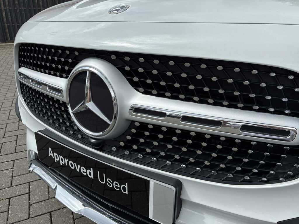 Mercedes-Benz GLB Class Glb 200 Amg Line Premium Night Edition A White #32