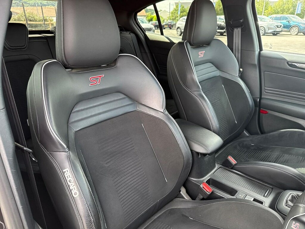 Ford Focus 2.0 Ecoblue St Hatchback Euro 6 Black #2