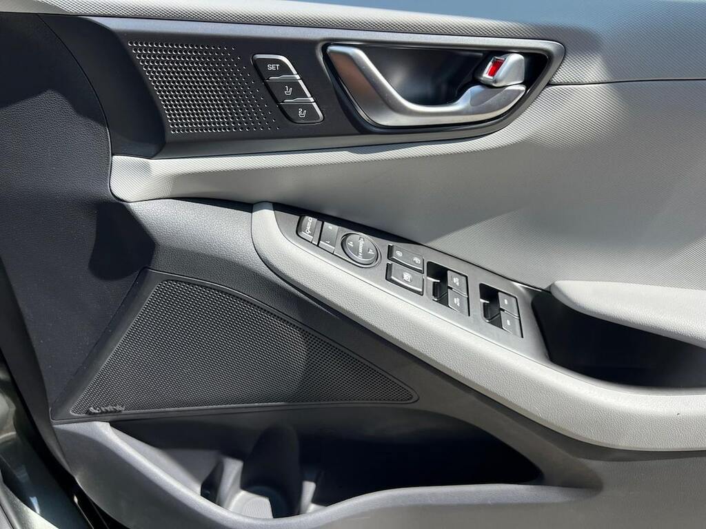 Hyundai Ioniq Hatchback Silver #30