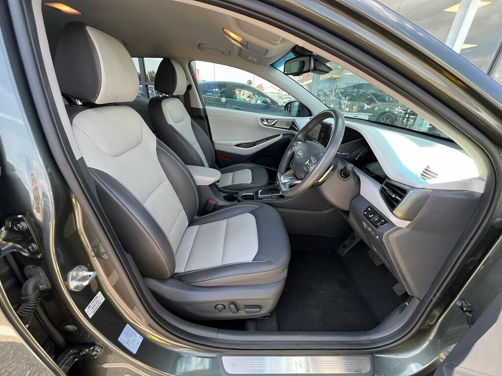 Hyundai Ioniq Hatchback Silver #31