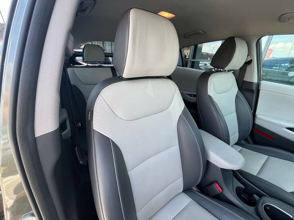 Hyundai Ioniq Hatchback Silver #32