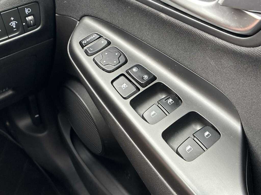 Hyundai Kona Premium Black #20