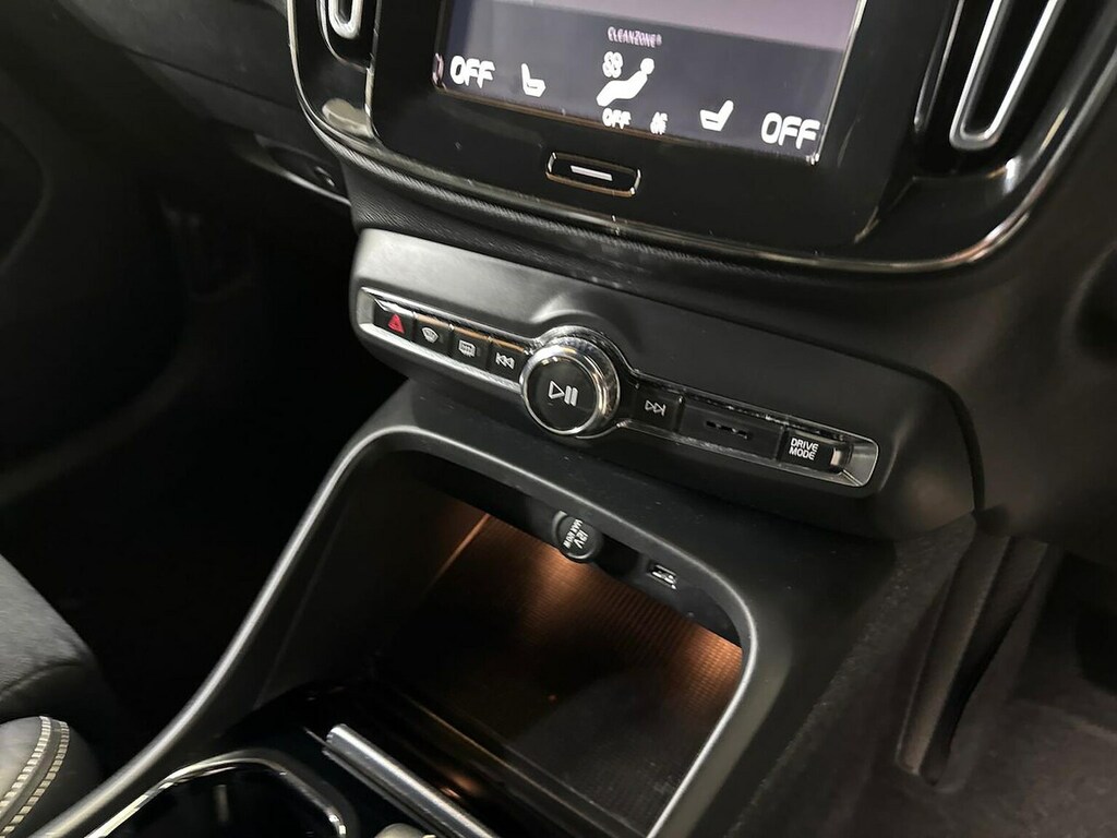 Volvo XC40 1.5 T3 R-design Black #12