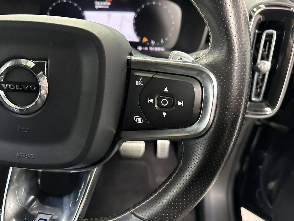 Volvo XC40 1.5 T3 R-design Black #24