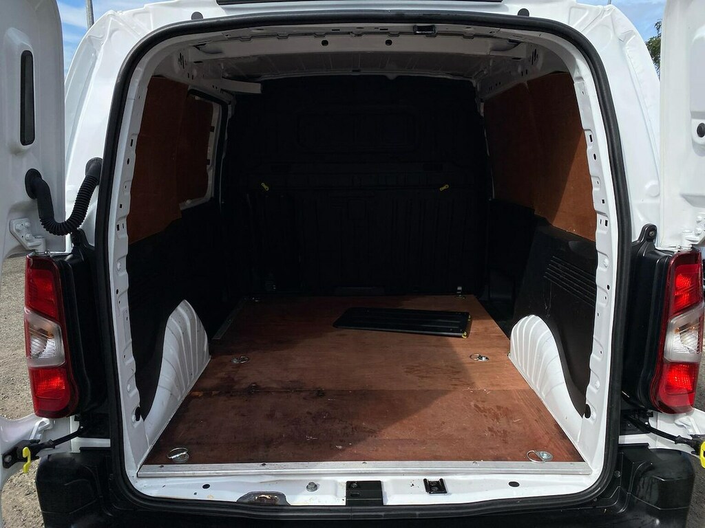 Peugeot Partner 1.5L Professional Premium White #16
