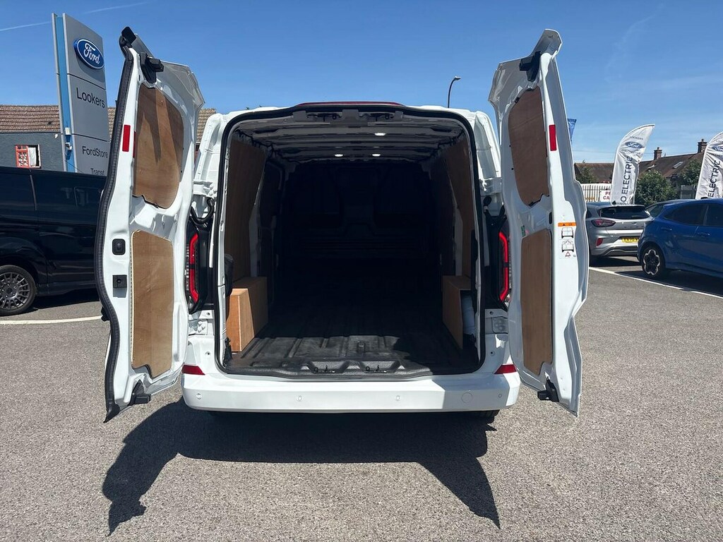 Ford Transit Custom 320 65Kwh Limited Panel Van L2 H YM74FAU #6