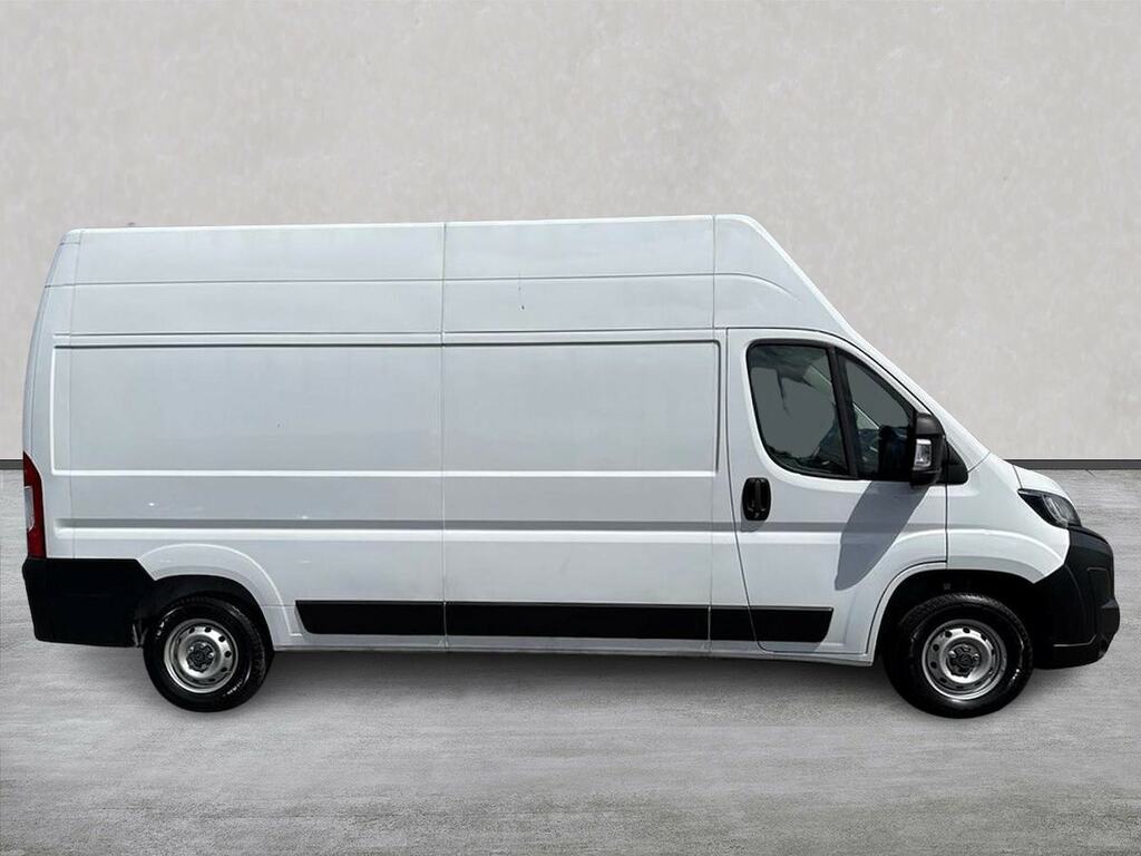 Peugeot Boxer 2.2 Bluehdi 335 Professional Panel Van ISZ1067 #3