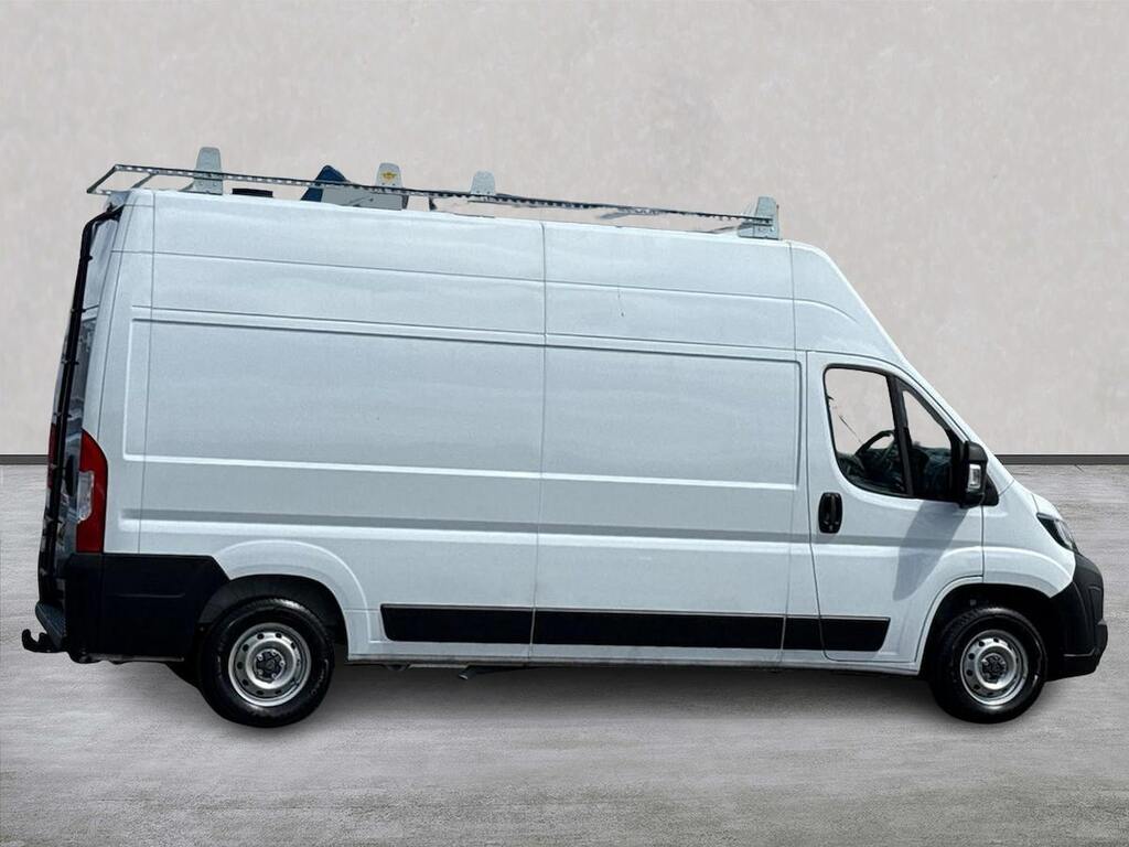 Peugeot Boxer 2.2 Bluehdi 335 Professional Panel Van ISZ1067 #2