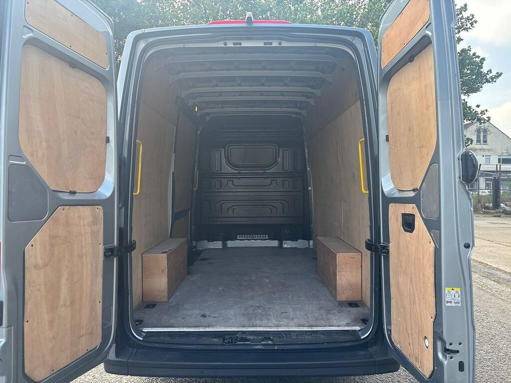 Volkswagen Crafter Cr35 Panel Van Commerce Plus Mwb 177 Ps 2.0 Tdi 8S Grey #17