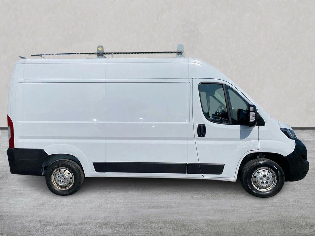 Peugeot Boxer 2.2 Bluehdi 335 Professional Panel Van #3
