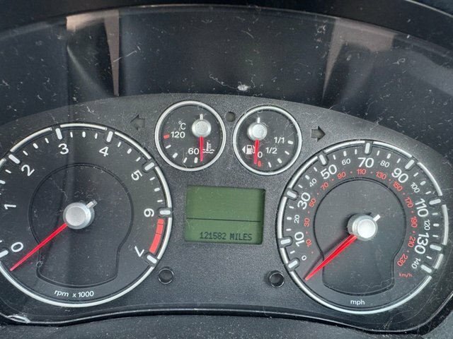 Ford Fiesta 1.4 Zetec Climate Hatchback 147 Green #4