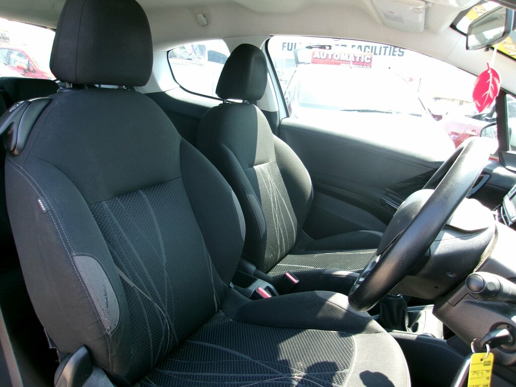 Peugeot 208 2012 12 Active Black #9
