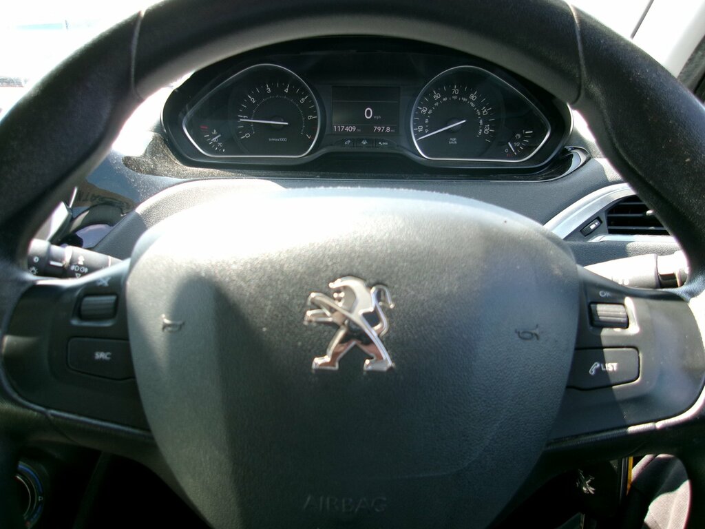 Peugeot 208 2012 12 Active Black #11