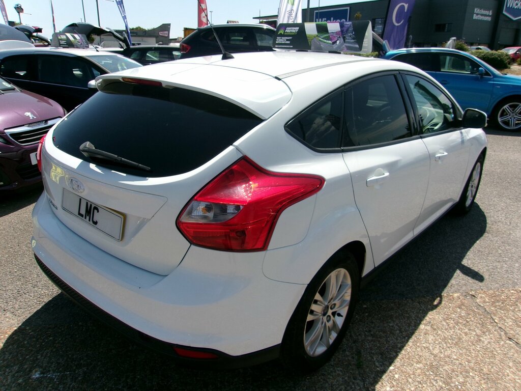 Ford Focus 1.6 Edge Hatchback Euro 5 105 P White #6
