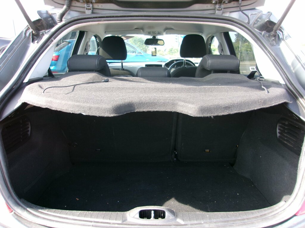 Peugeot 208 208 Active Silver #7