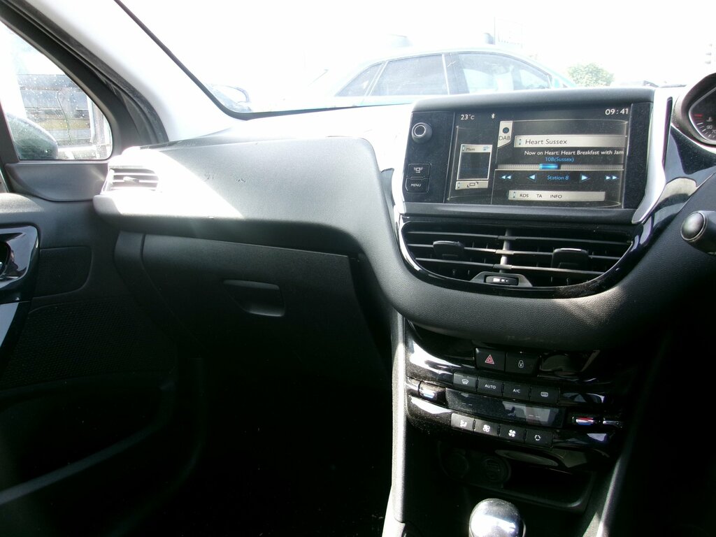 Peugeot 208 208 Active Silver #12