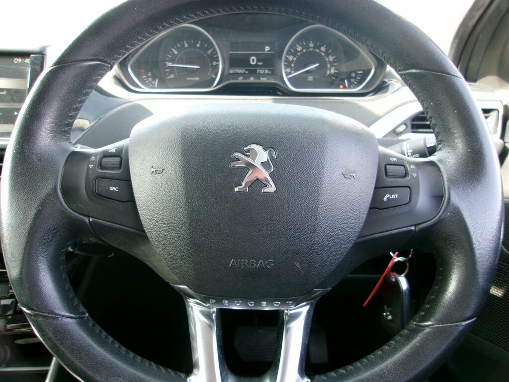 Peugeot 208 208 Active Silver #11