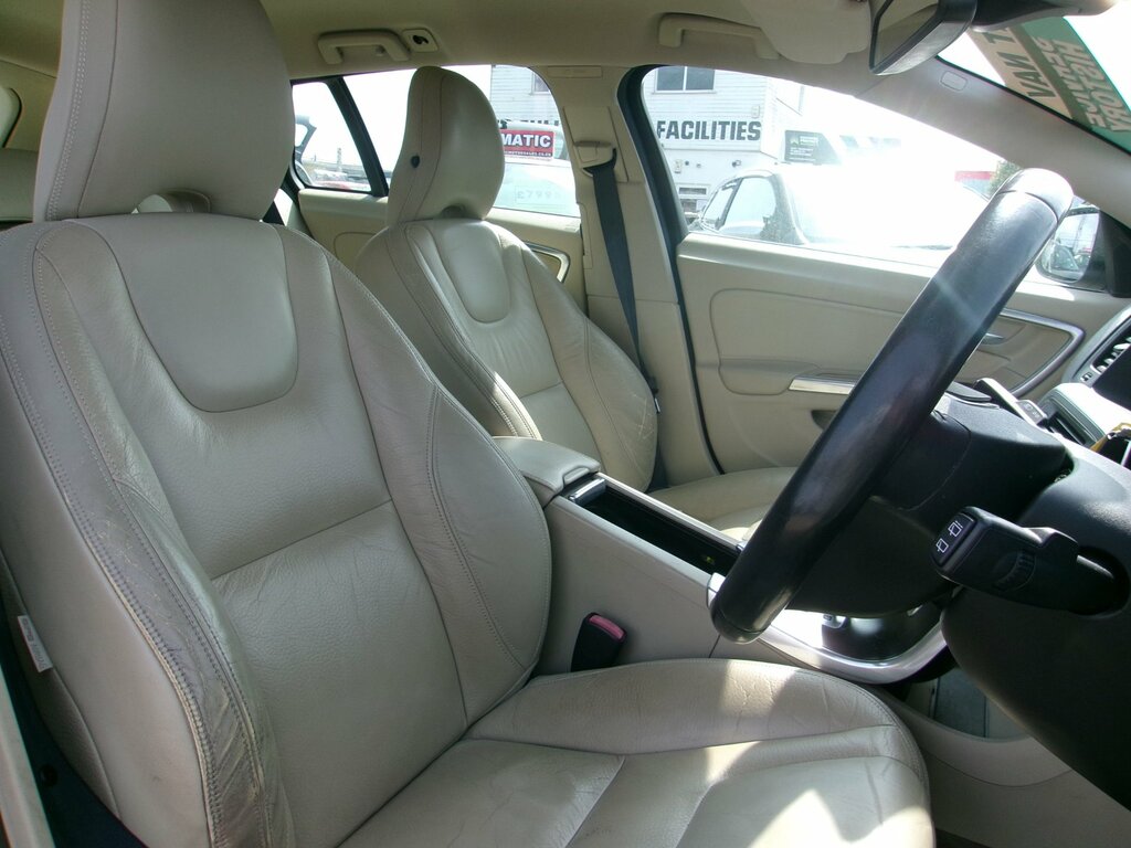 Volvo V60 Se Lux Black #9