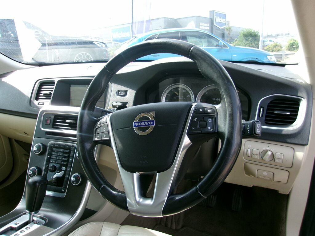 Volvo V60 Se Lux Black #10