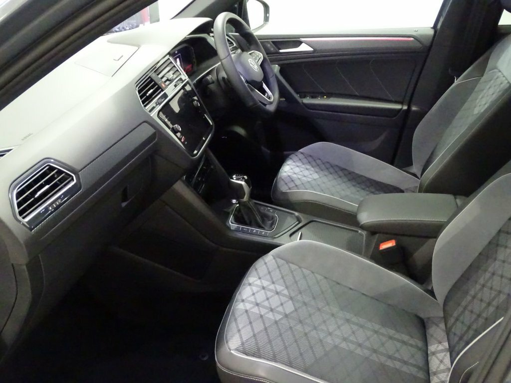 Volkswagen Tiguan 1.5L Black Edition Grey #5