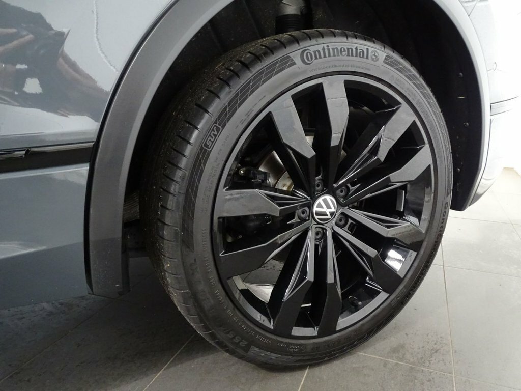 Volkswagen Tiguan 1.5L Black Edition Grey #3