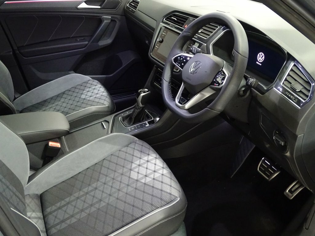 Volkswagen Tiguan 1.5L Black Edition Grey #4
