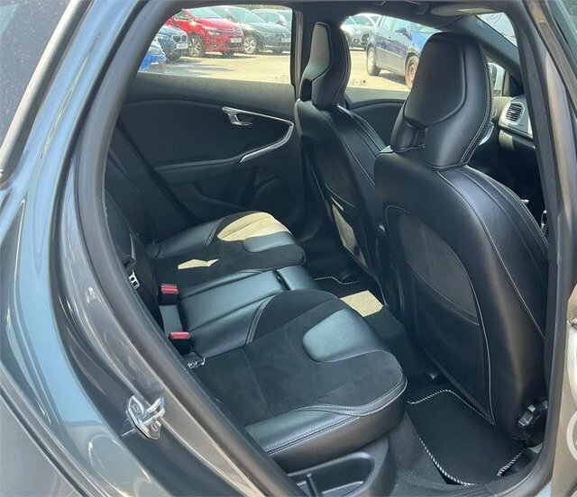 Volvo V40 2.0 T3 Momentum Euro 6 Ss Black #7