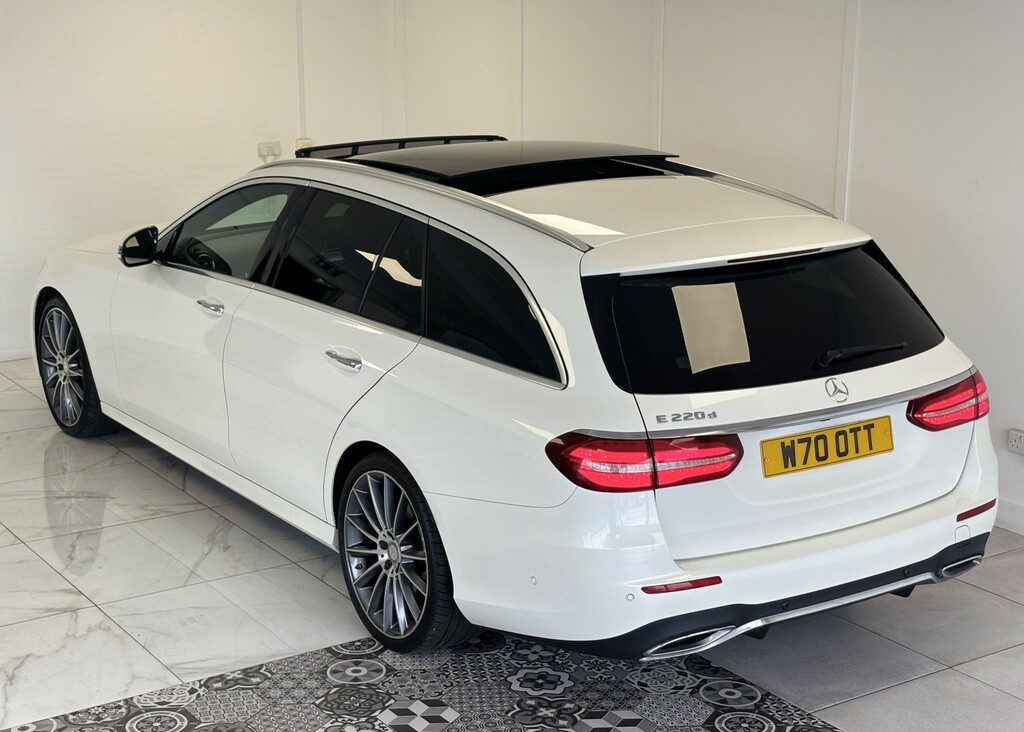 Mercedes-Benz E Class 2.0 E220d Amg Line White #2