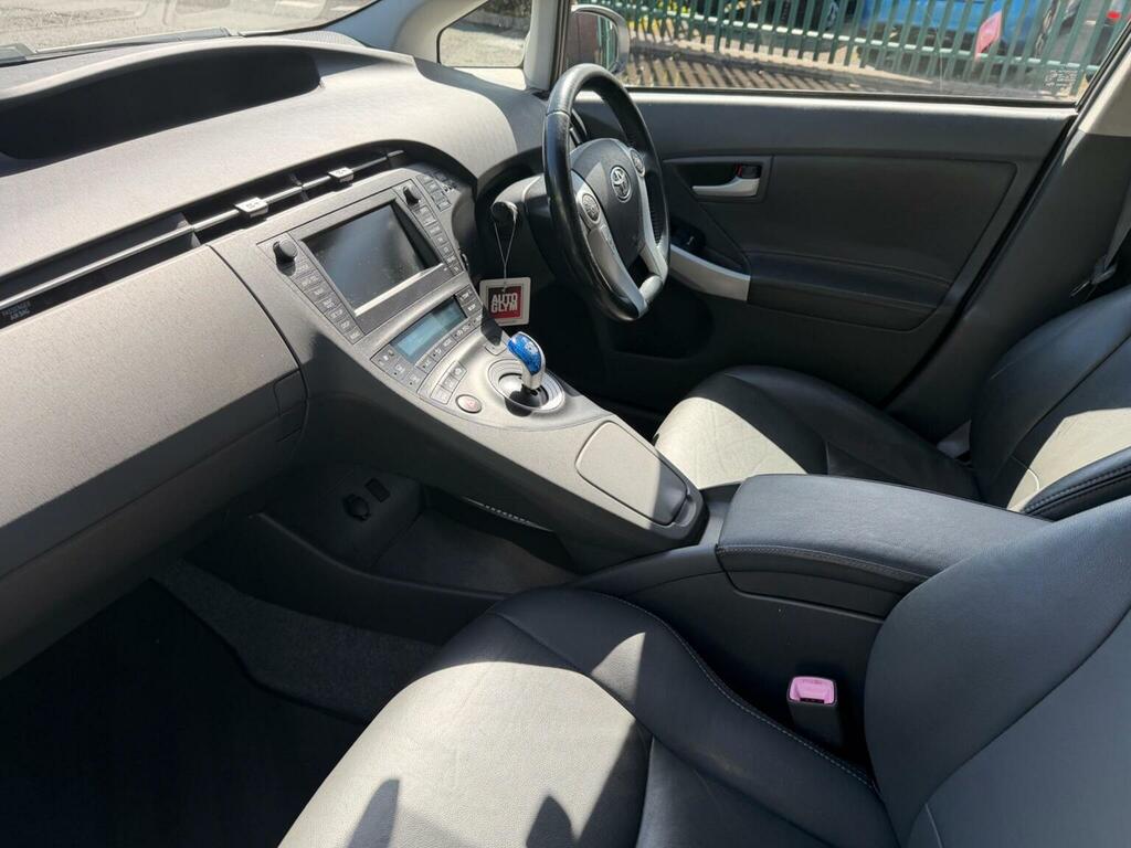 Toyota Prius 1.8L T4 Vvt-i White #25